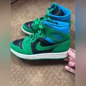 Air Jordan 1 mid “Lucky green” women